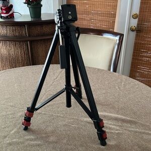 Camera tripod